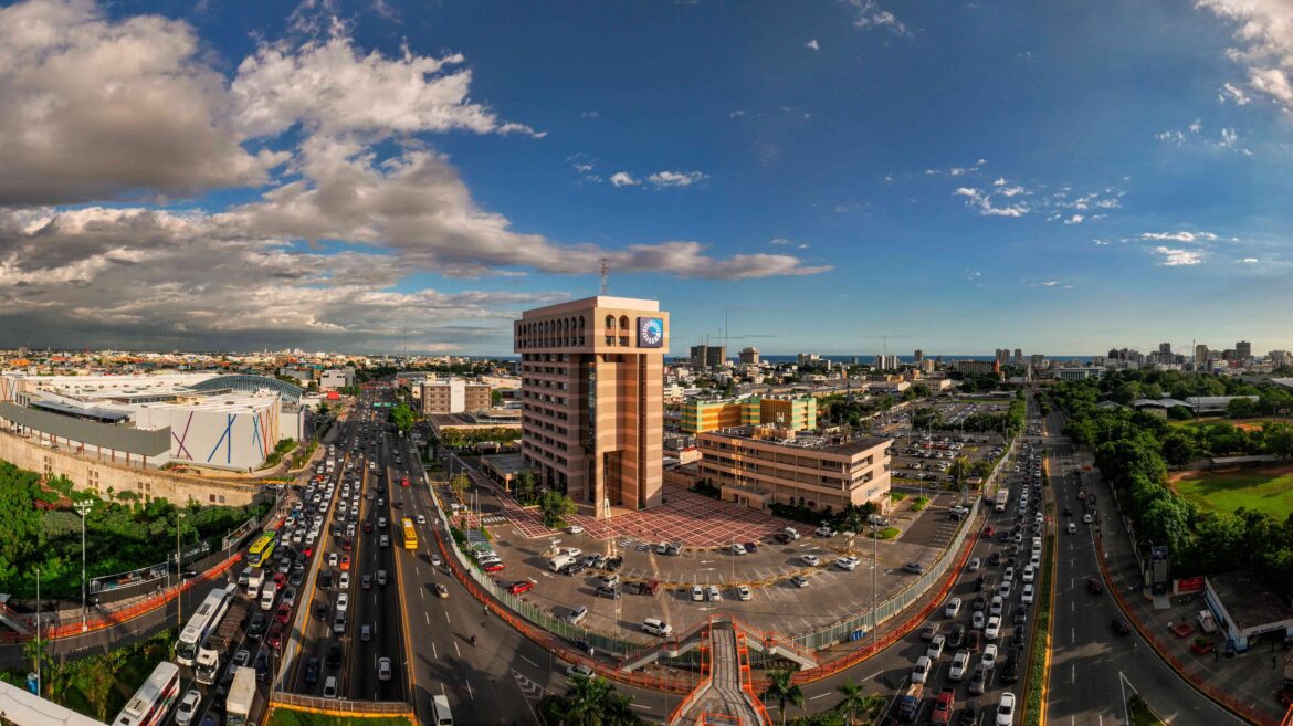 BPD_001 Foto de la Torre Popular, sede del Banco Popular Dominicano